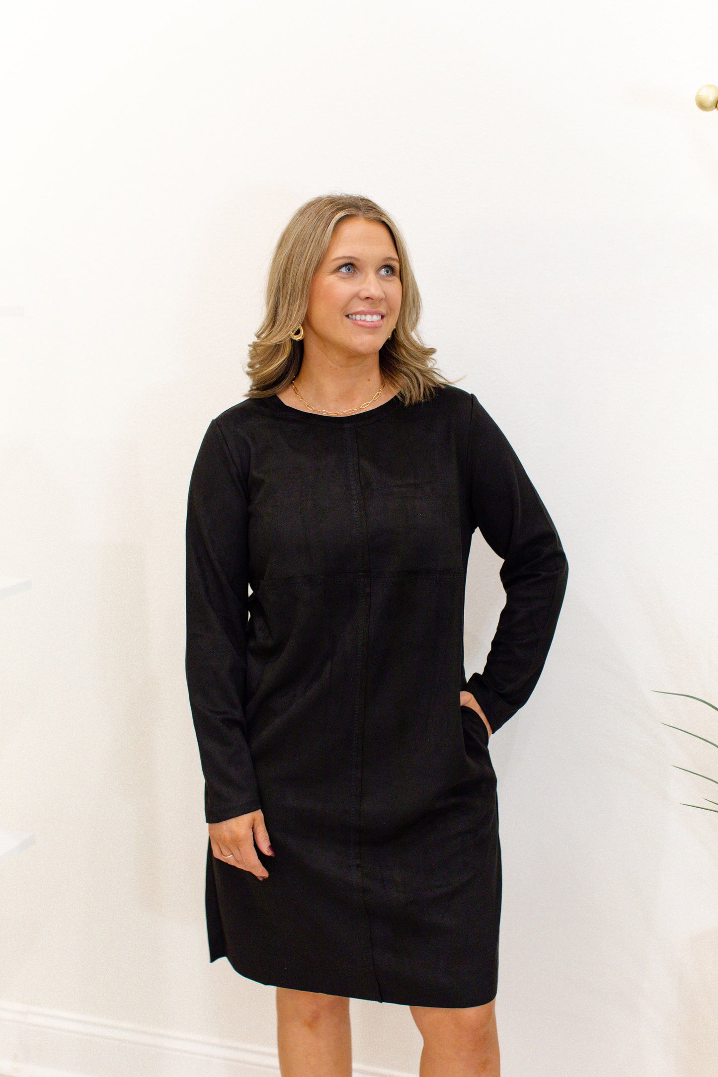 Black Round Neck Suede Dress With Pockets