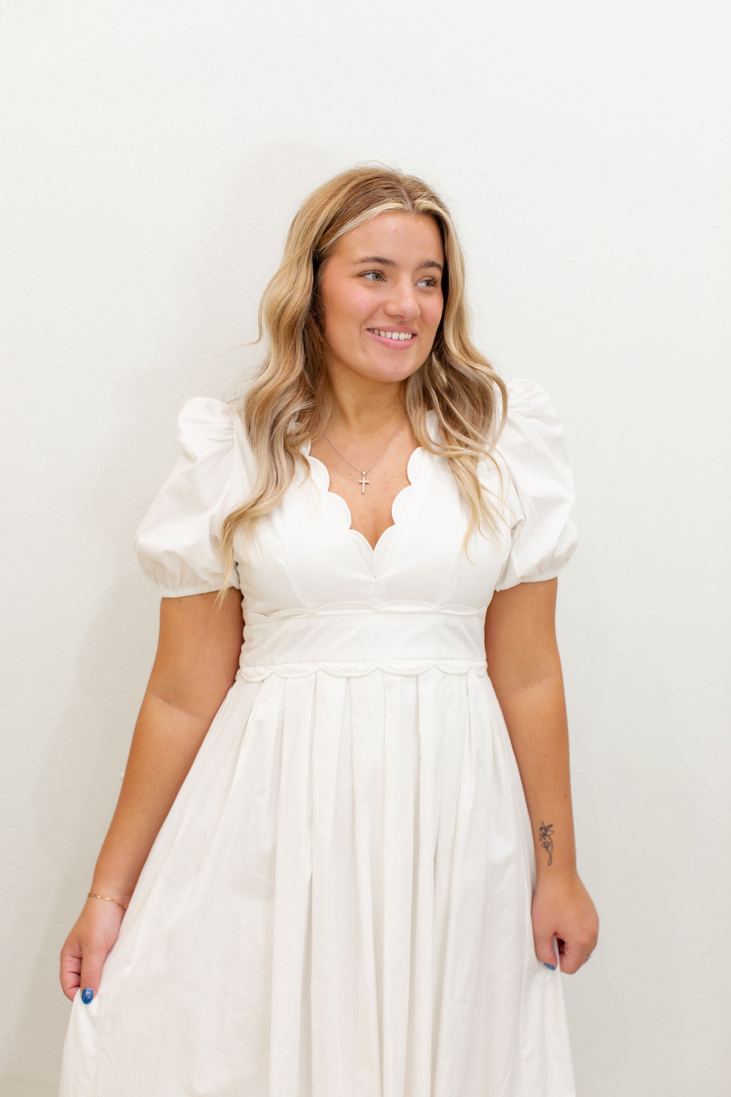 V Neckline Scalloped Detail Midi Dress