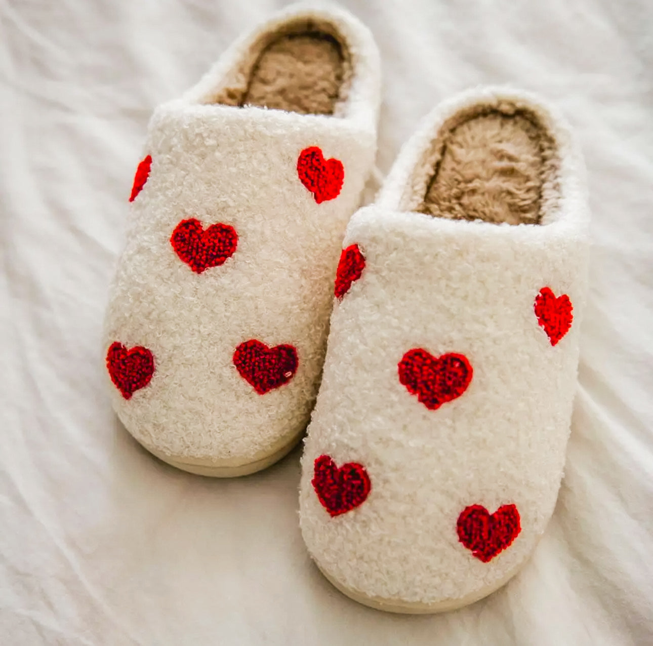 White Hearts All over Patterned Slippers