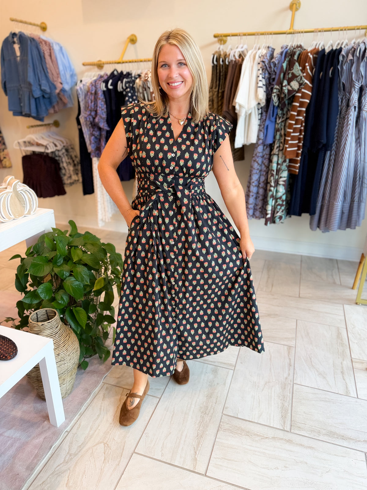Floral Print Sleeveless Midi Dress - Black