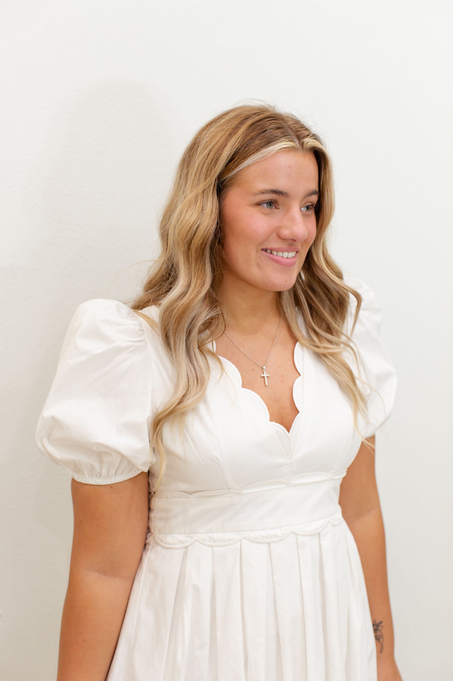 V Neckline Scalloped Detail Midi Dress